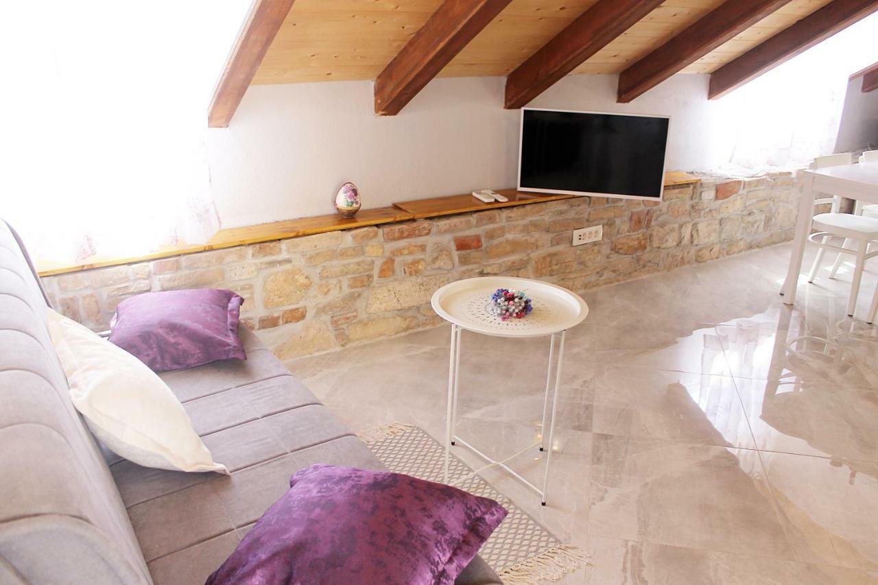 Apartments D&N Βις Εξωτερικό φωτογραφία