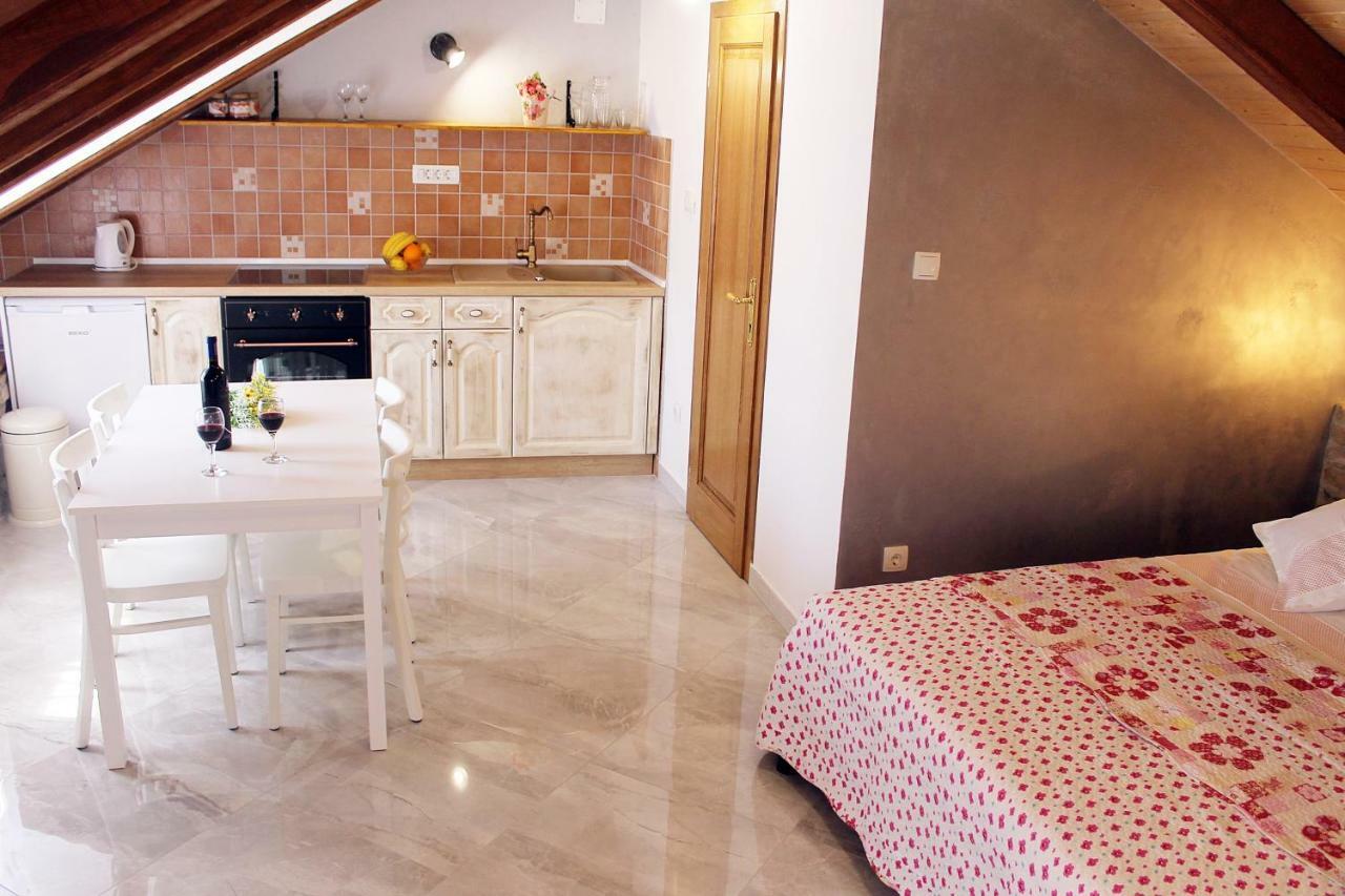 Apartments D&N Βις Εξωτερικό φωτογραφία